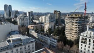 სამშენებლო მოედნის დეტალური ფოტო არქიტექტურული ზედამხედველობისთვის.