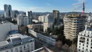 სამშენებლო მოედნის დეტალური ფოტო არქიტექტურული ზედამხედველობისთვის.